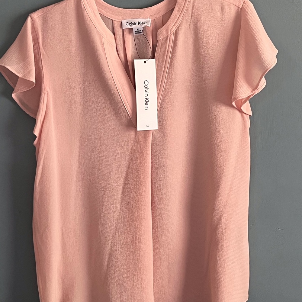 SELLING CALVIN KLEIN BLOUSE FOR WOMEN SIZE MEDIUM COLOR PEACH BNWT SHORT SLEEVE